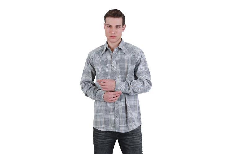 اکسسوری مناسب برای تیپ کلاسیک و رسمی زمستانه مردانه